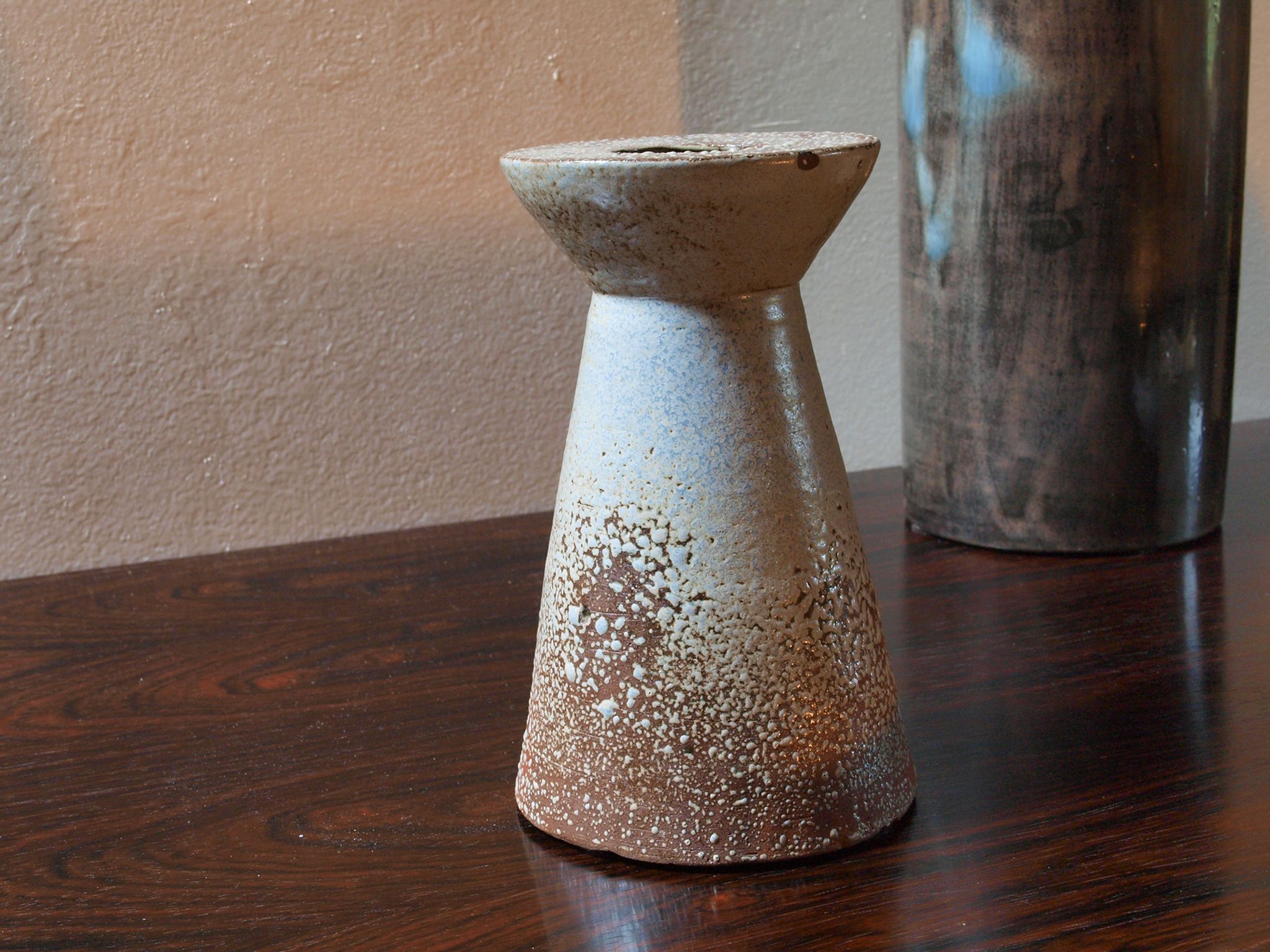 Vase diabolo brutaliste de Joël Baudoin, années 60
