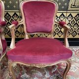 Paire de fauteuils cabriolet de style Louis XV velours rouge