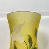 Vase en pâte de verre jaune début XXème signé Lily