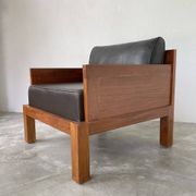 Fauteuil moderniste bois exotique et cuir