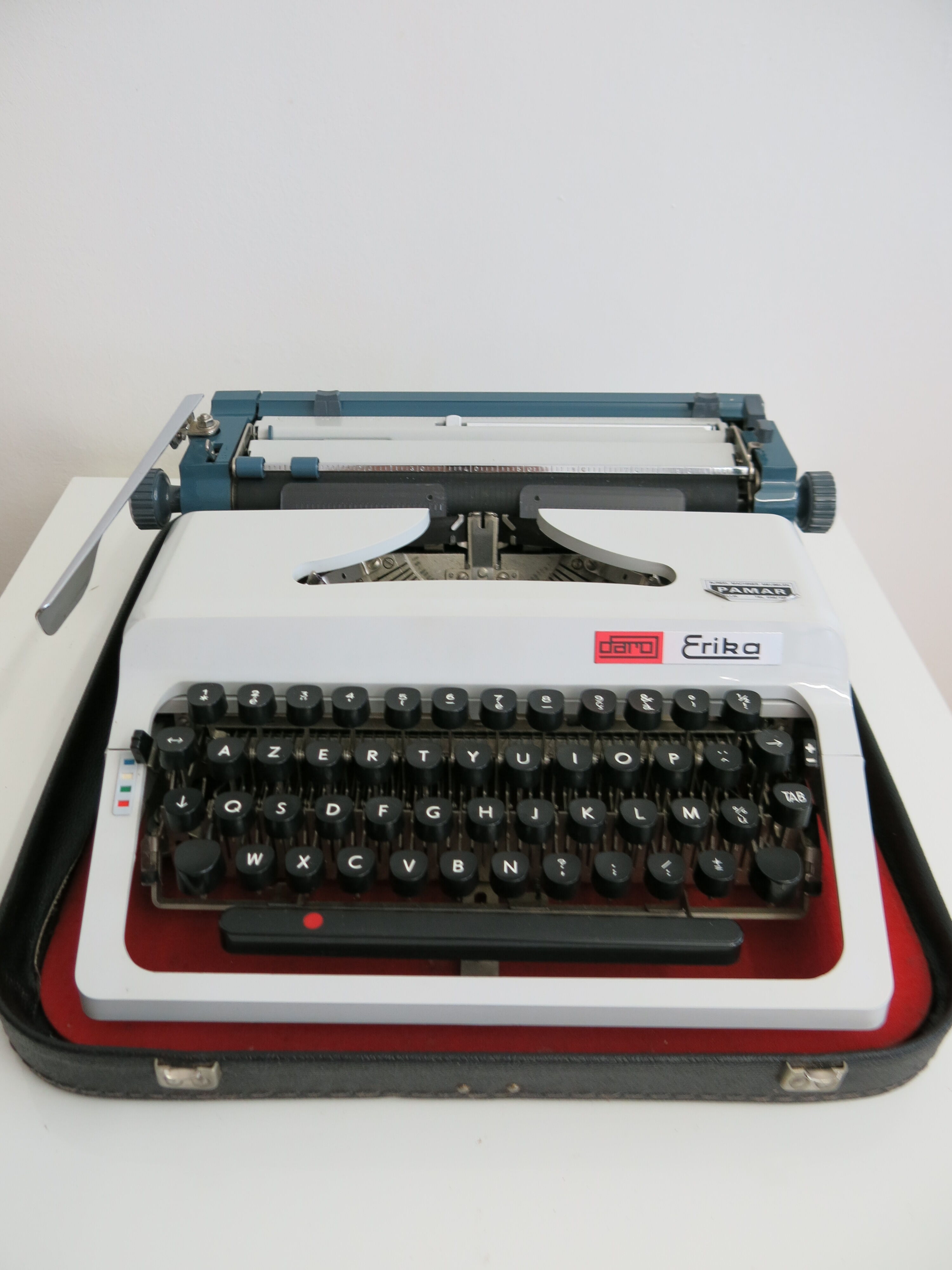 Typewriter Daro Erika Model 60