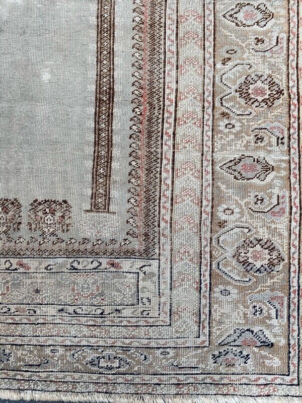 Ancient Turkish prayer rug ghyordes 122x145 cm