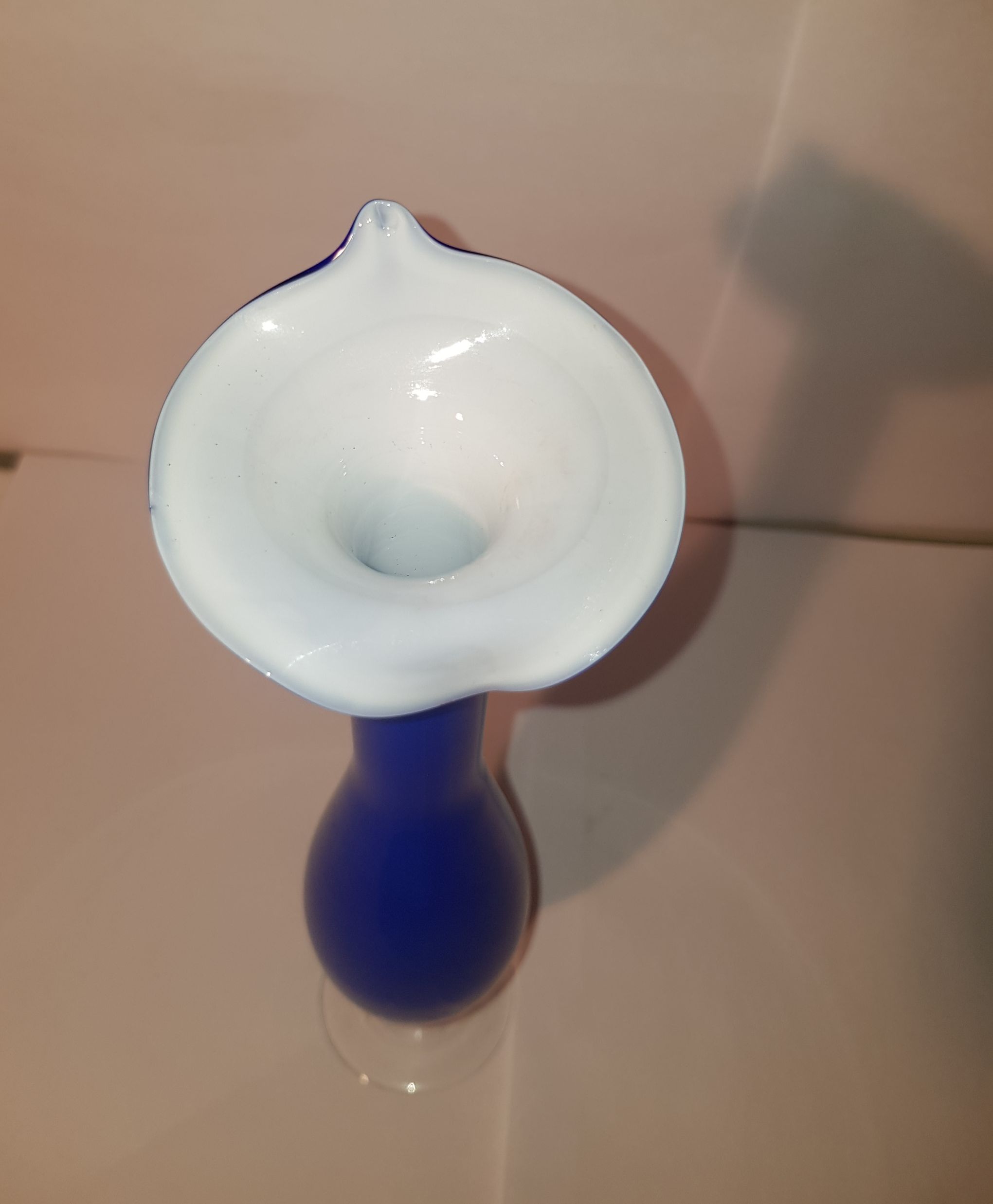 Joli vase en forme d' arum