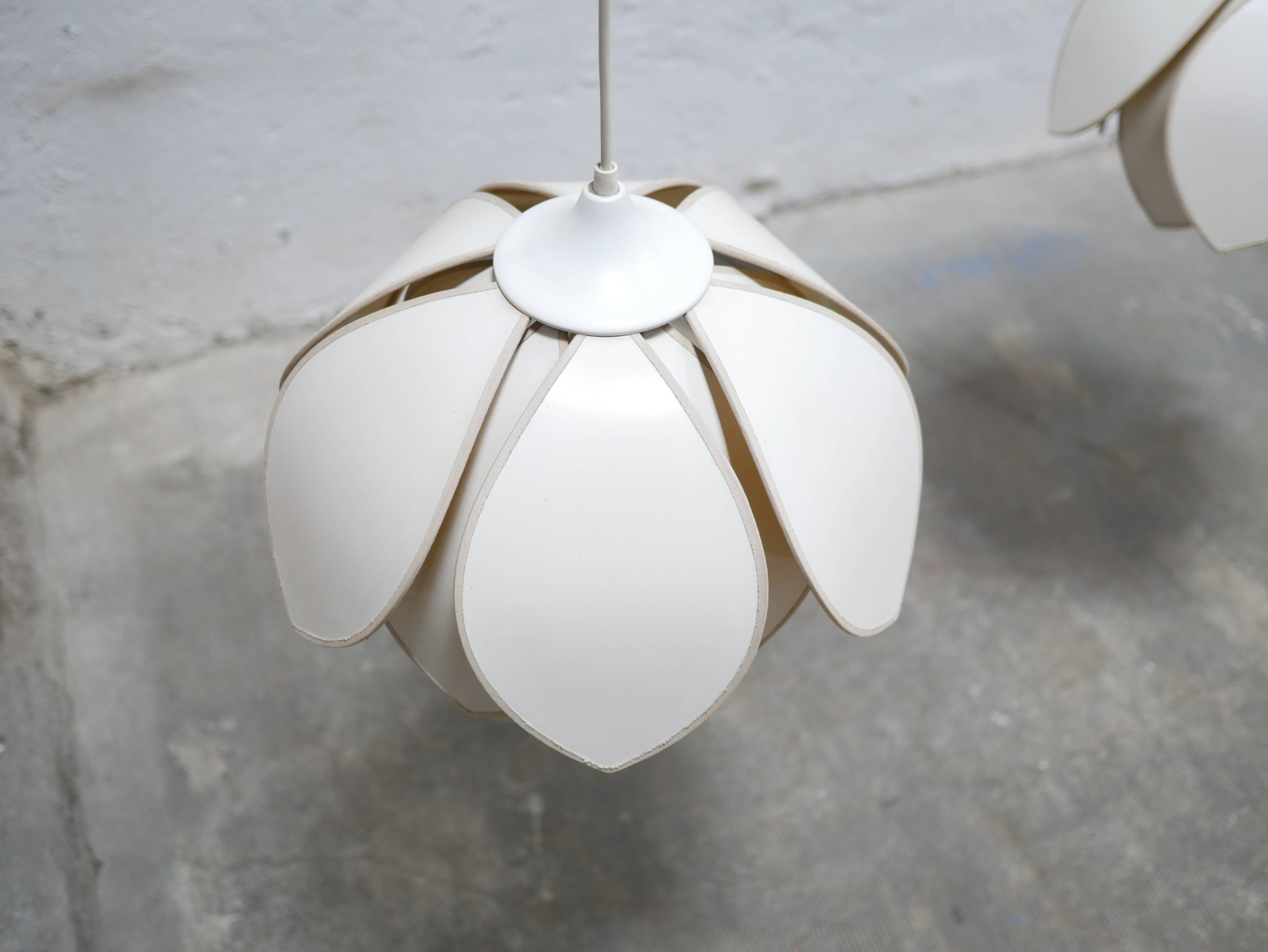 Vintage lotus flower pendant lamp