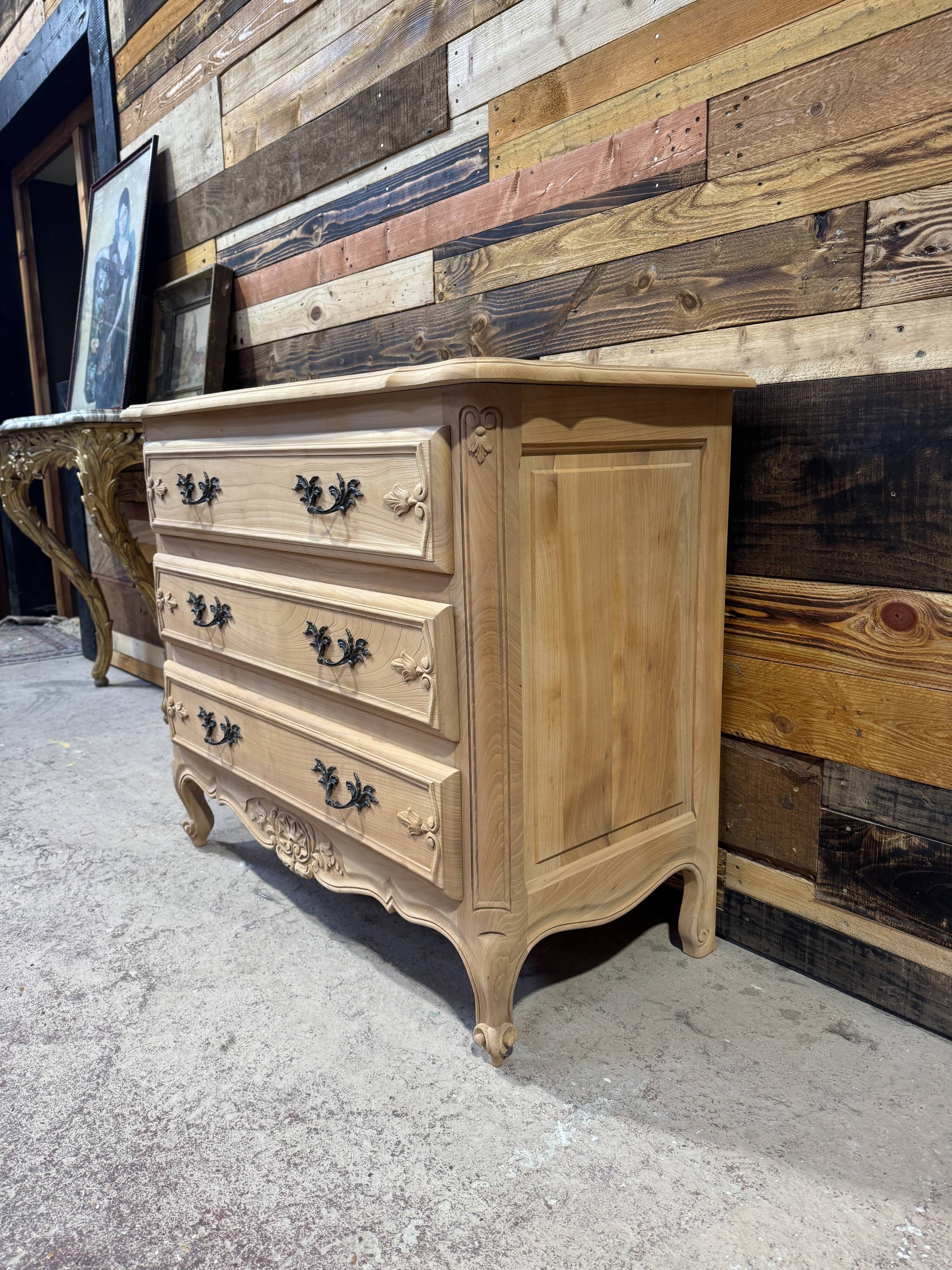 Commode aérogommée, de style Régence / Louis XV
