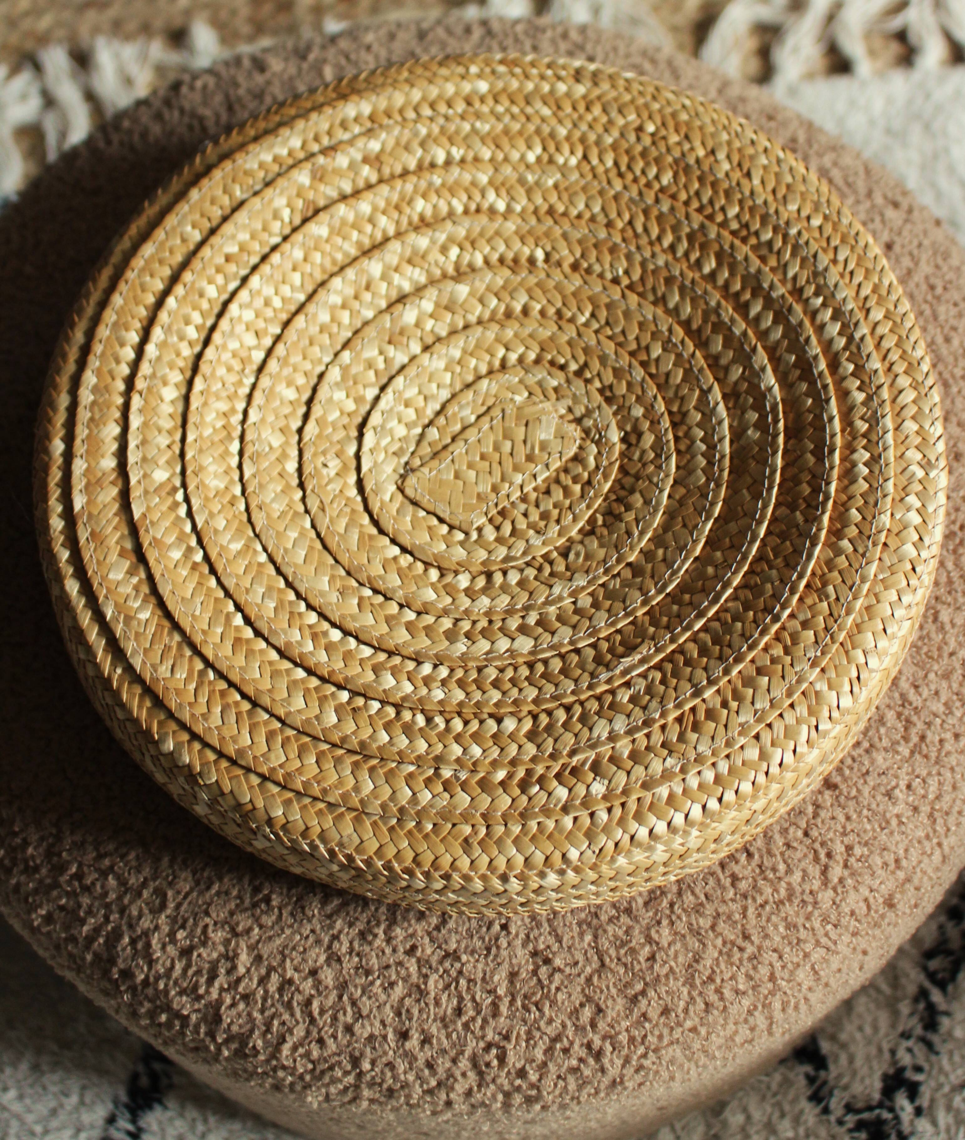 Round wicker basket with lid, vintage soft weaving.