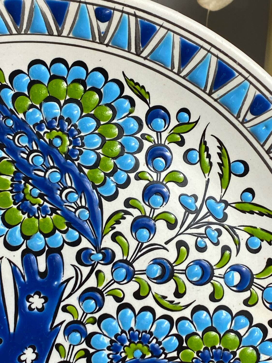 Assiette en majolique, Rodos