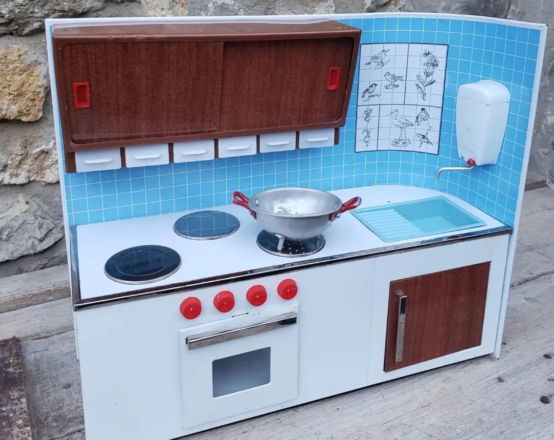 Cuisine miniature en tôle sérigraphiée