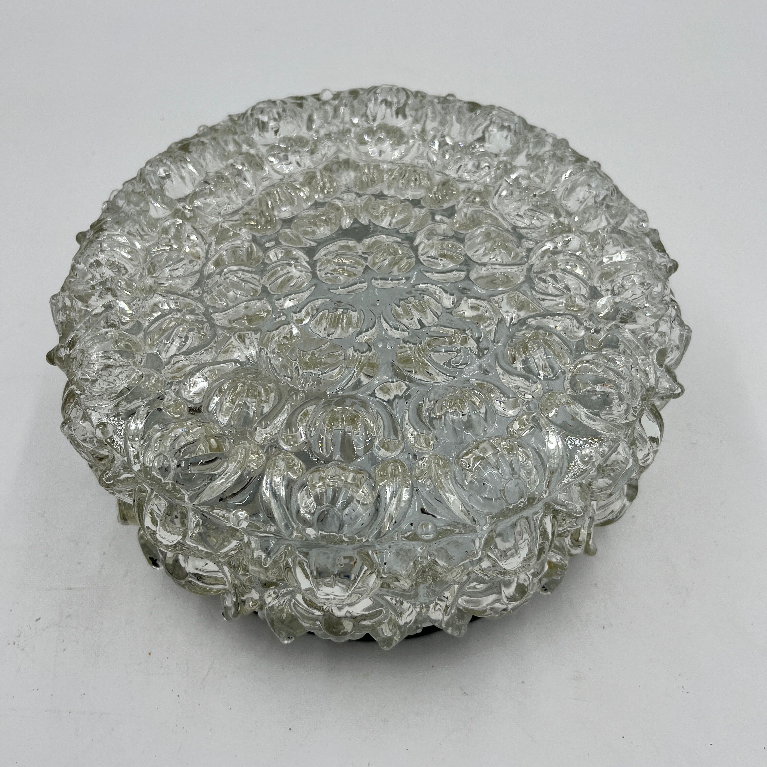 Cast glass ceiling lamp with relief
