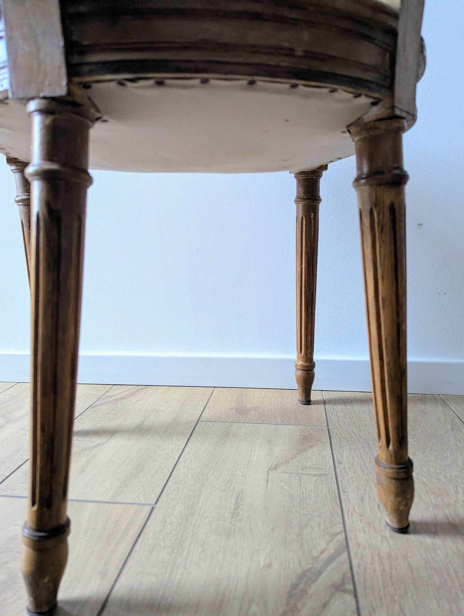 Louis XVI armchair with patina and antique velvet