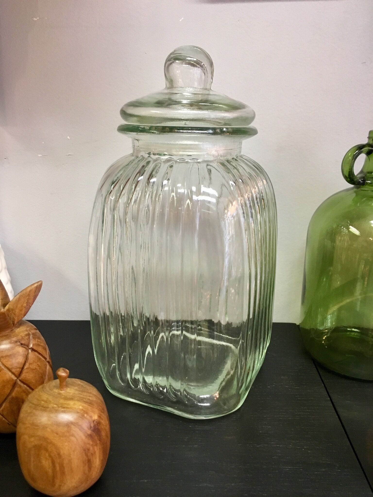 Airtight in striated glass candy