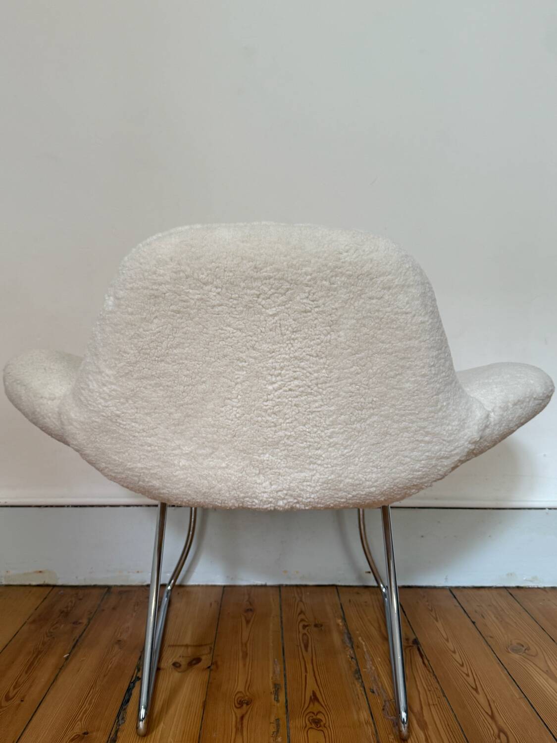 Pair of ultra-comfortable armchairs in white terry fabric