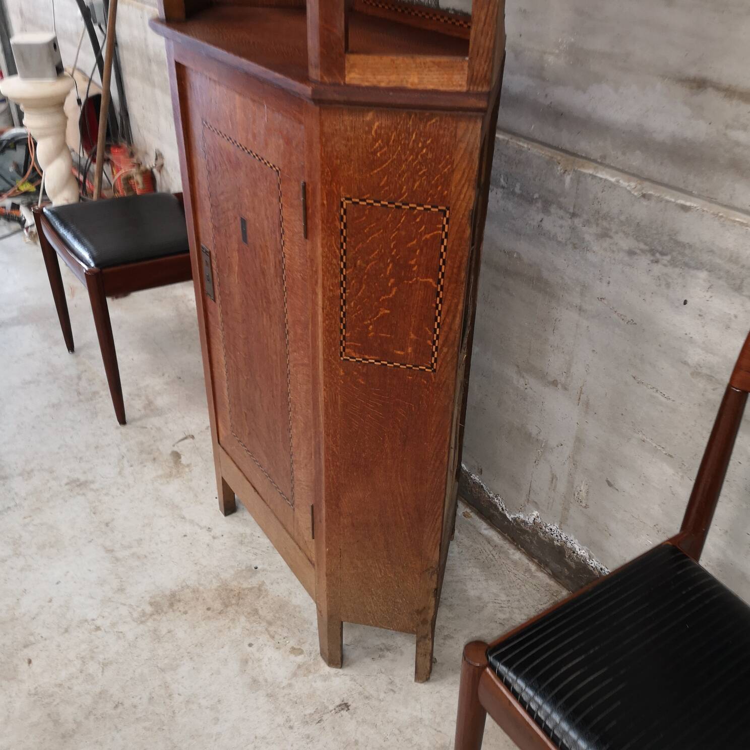Corner cabinet oak art craft art nouveau 1920