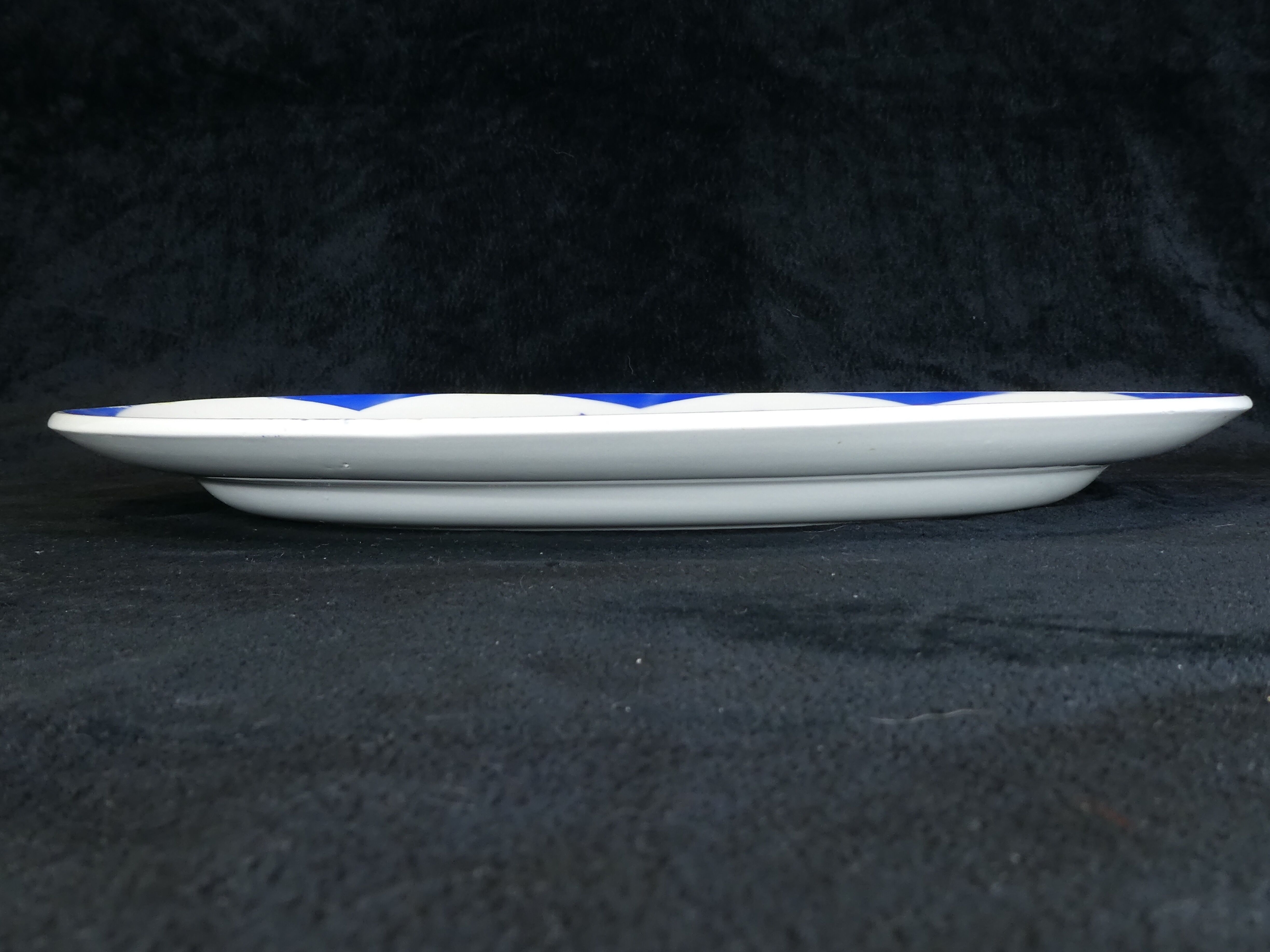 Former plat oavle in faïence of Digoin Sarreguemines model corsica