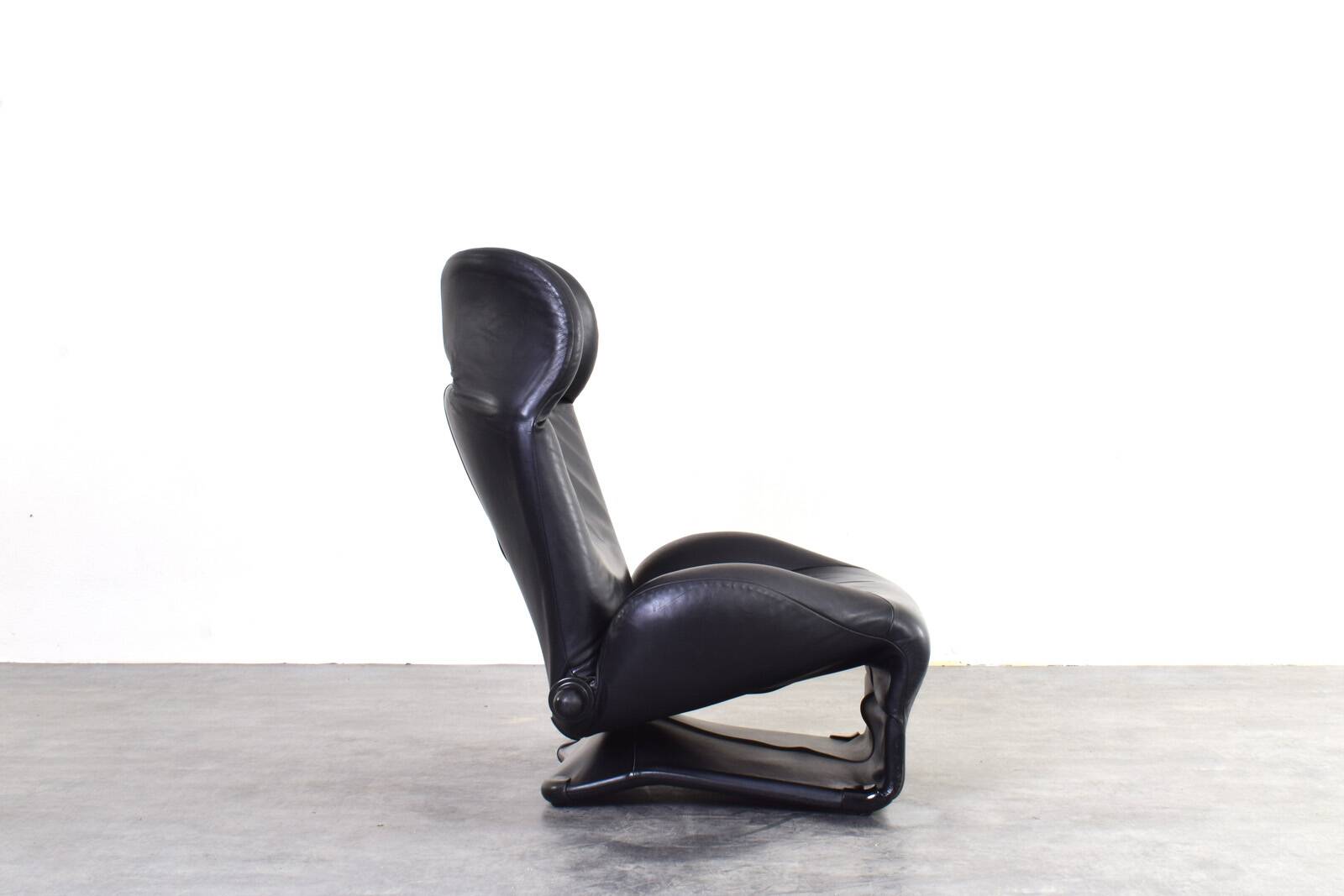 Wink Leather Chair by Toshiyuki Kita for Cassina, 1980s.