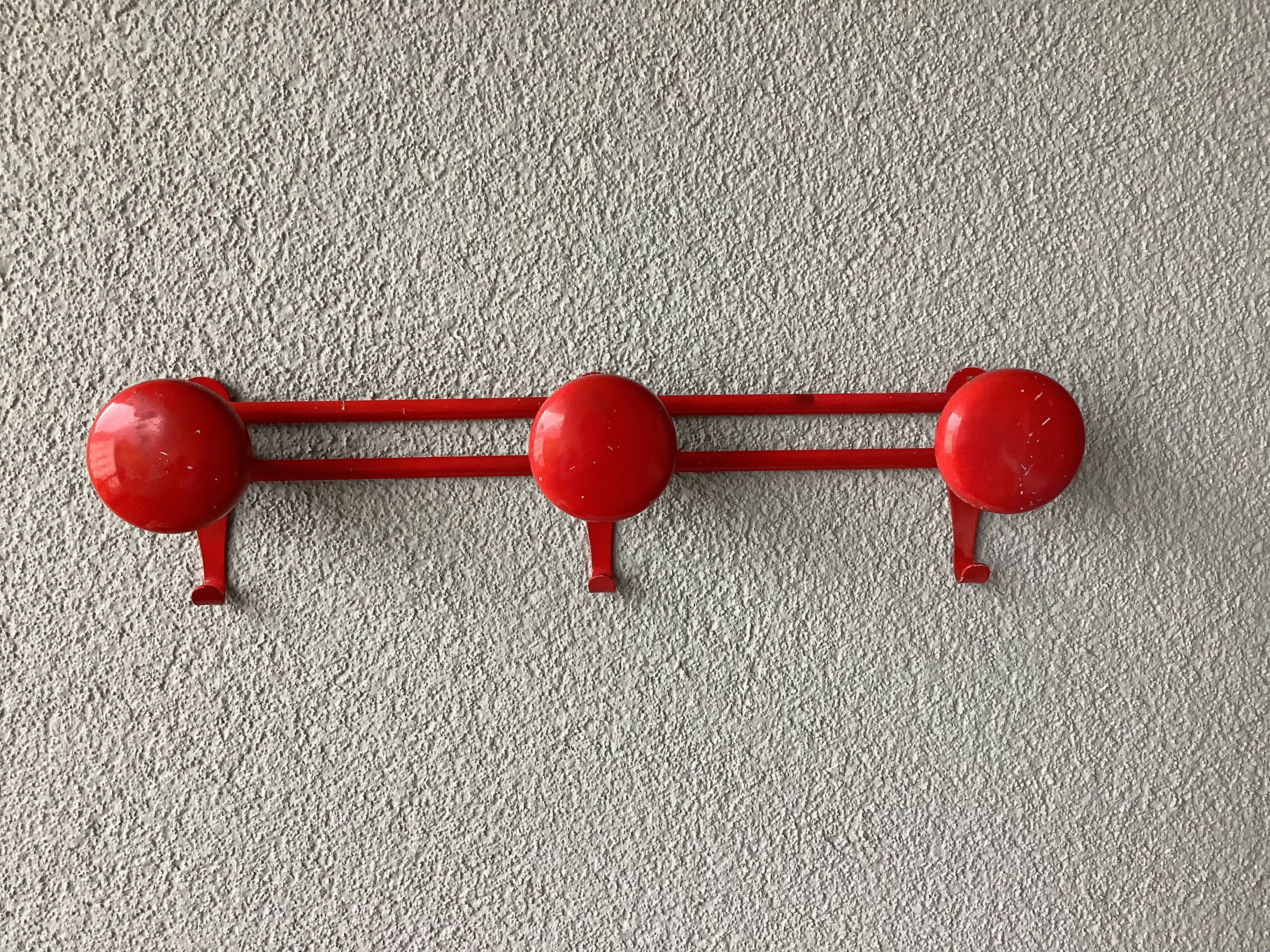 Patères vintage métal laqué rouge, années 70