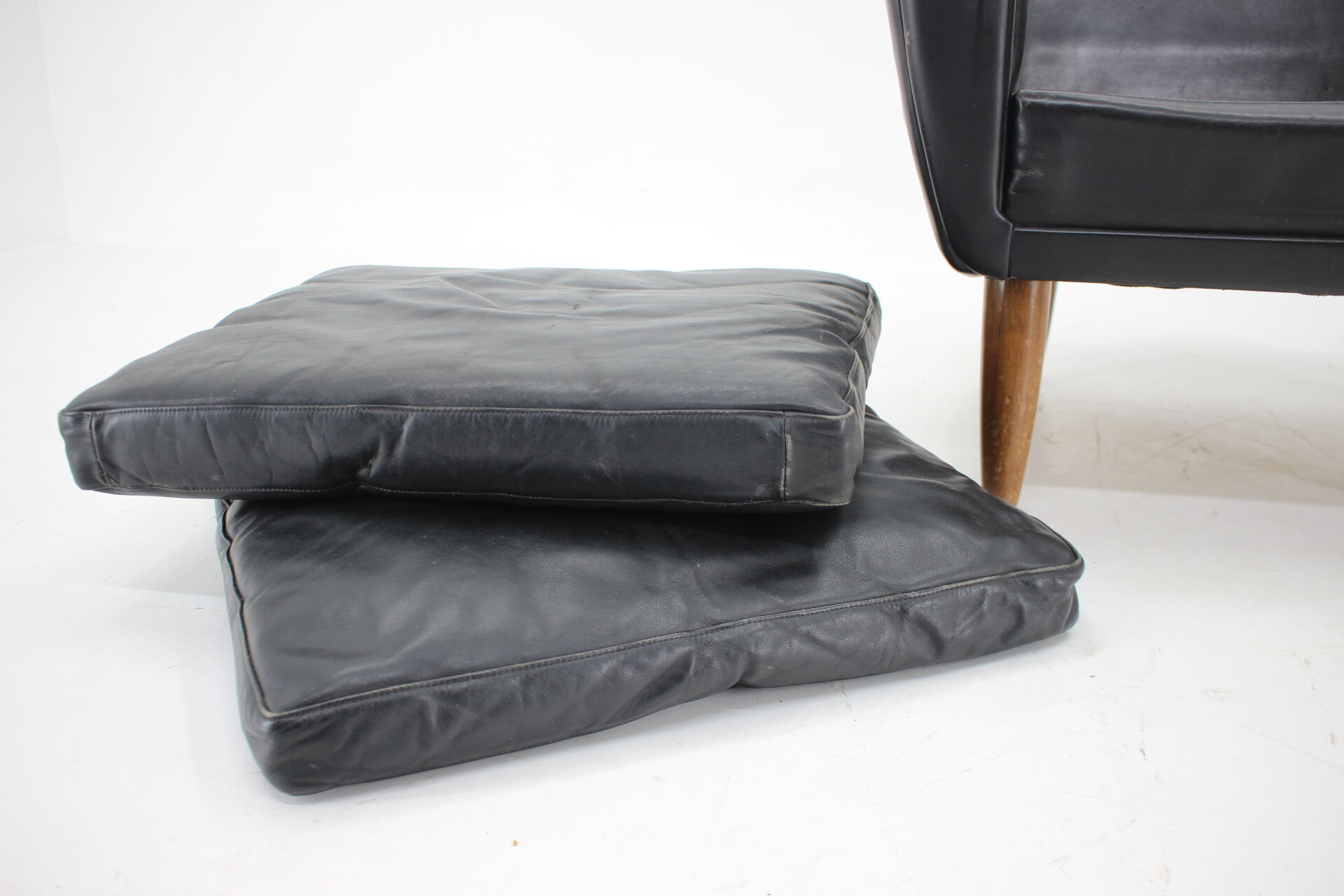 1960s black lether danish armchair