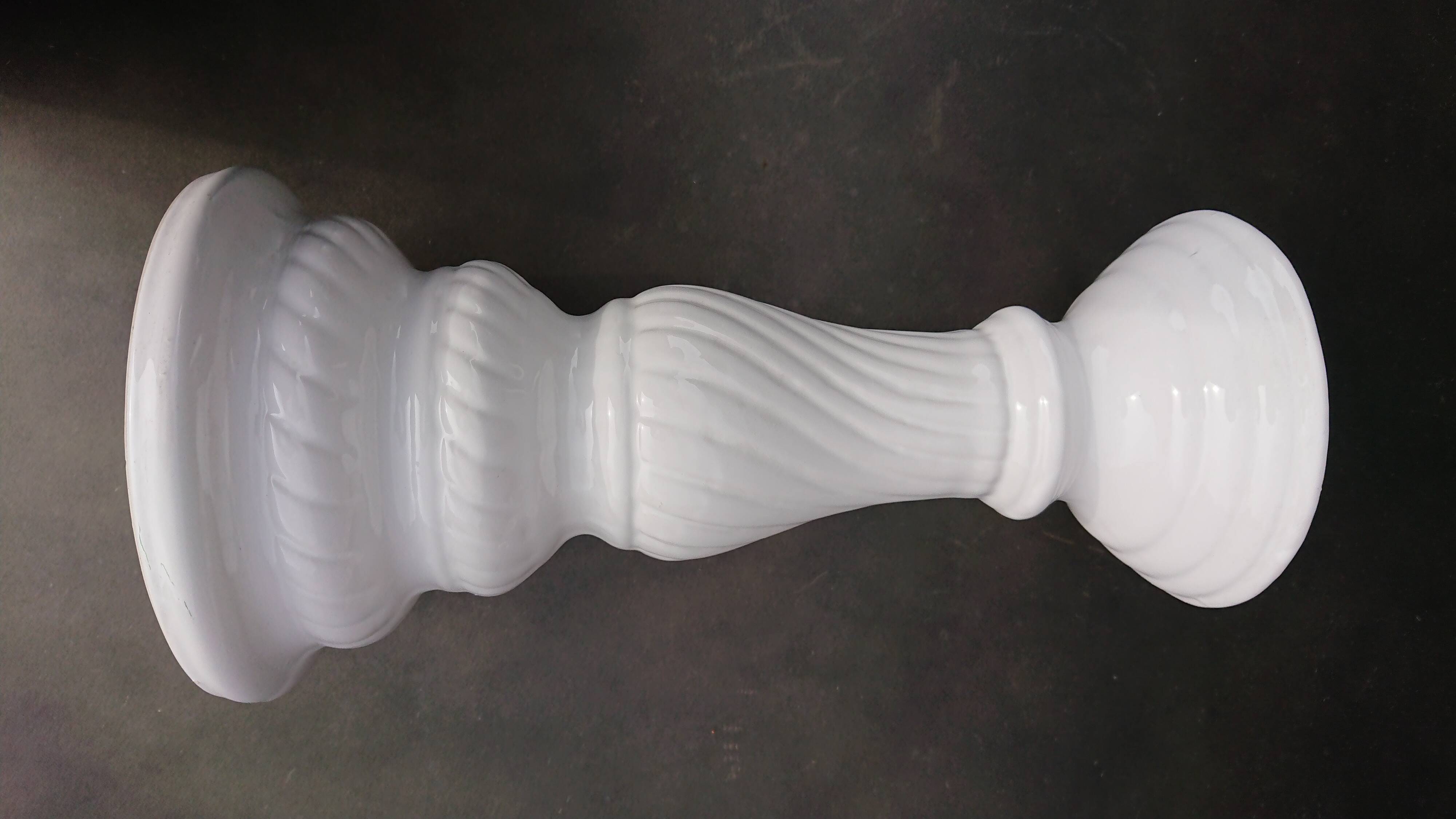 Porcelain pedestal