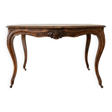 Louis XV coffee table in carved solid wood.