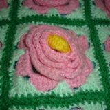 Coussin crochet vert rose jaune 40x40