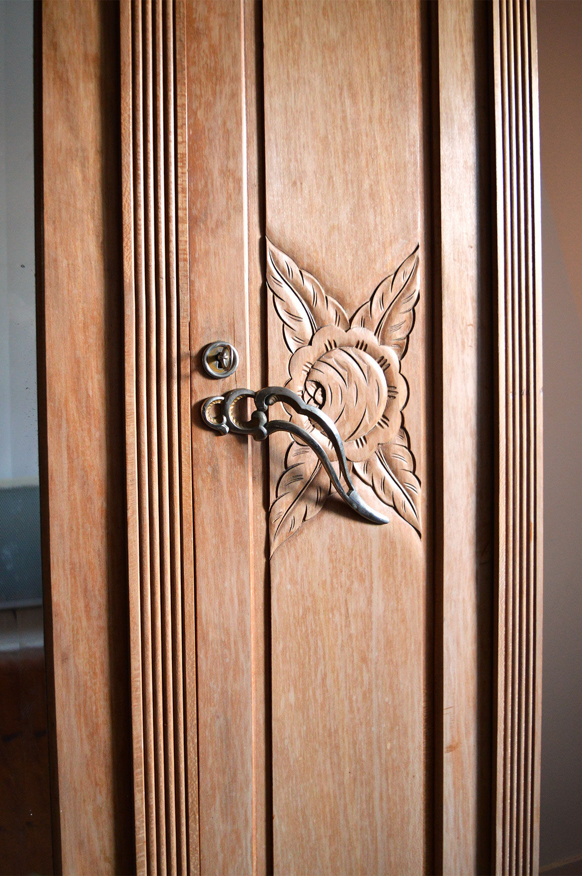 Armoire Art Déco bois clair