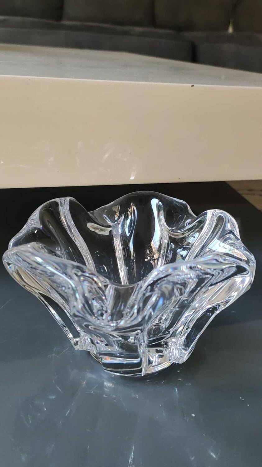 Empty Pocket/Organic floral shape ashtray/Corolla in transparent crystal. Baccarat style