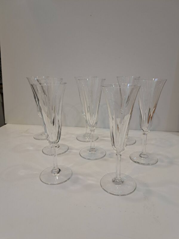 8 flutes à champagne Cristallerie de Saint Louis modèle Cerdagne