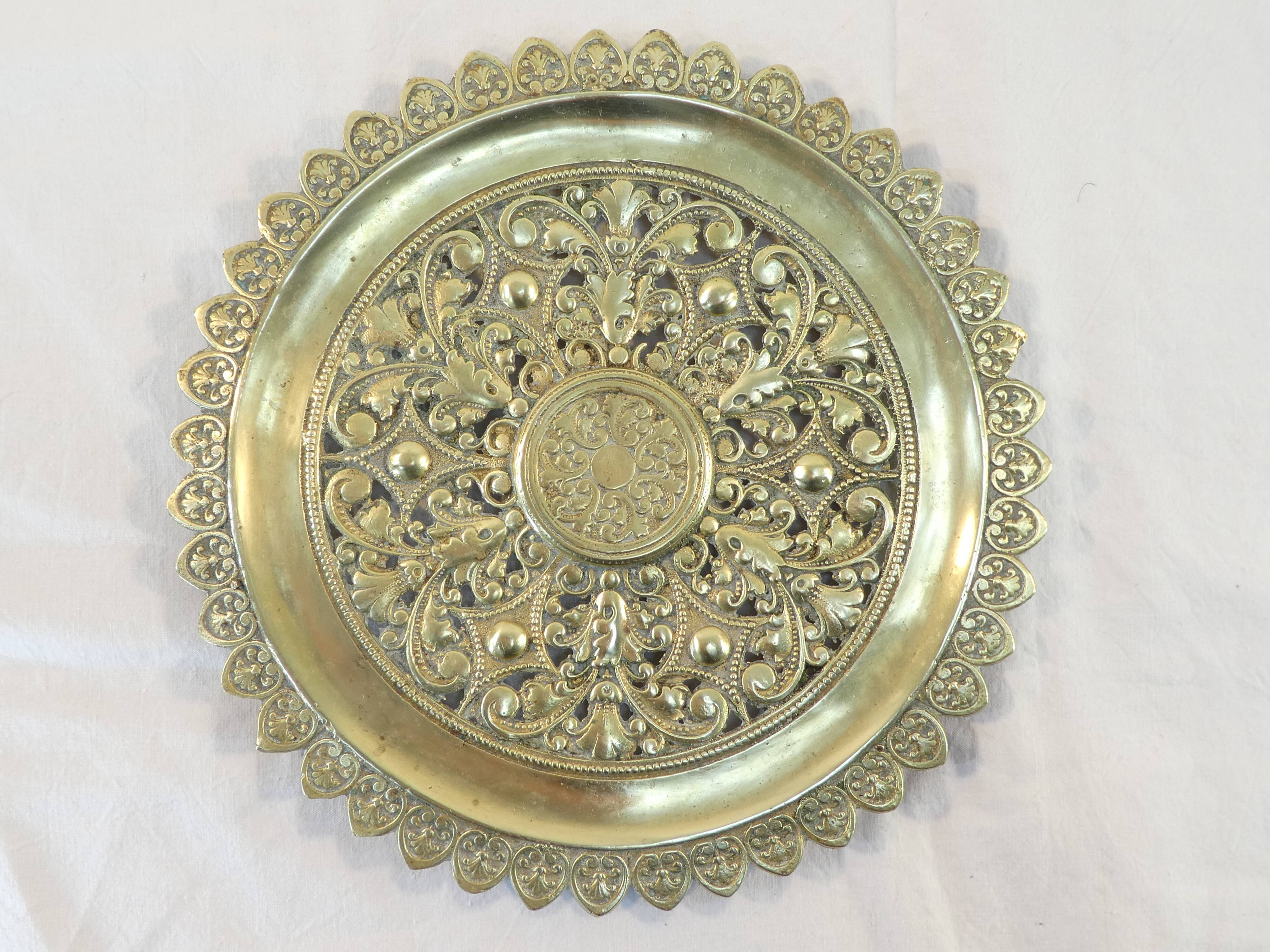 Bronze ewer tray or tray in Renaissance style