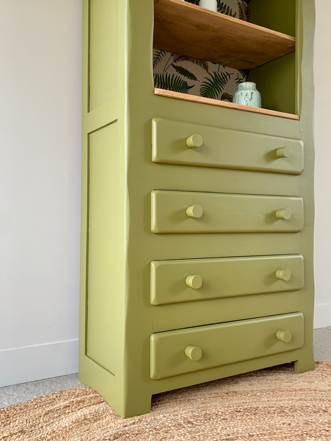 Meuble de rangement vintage en bois vert
