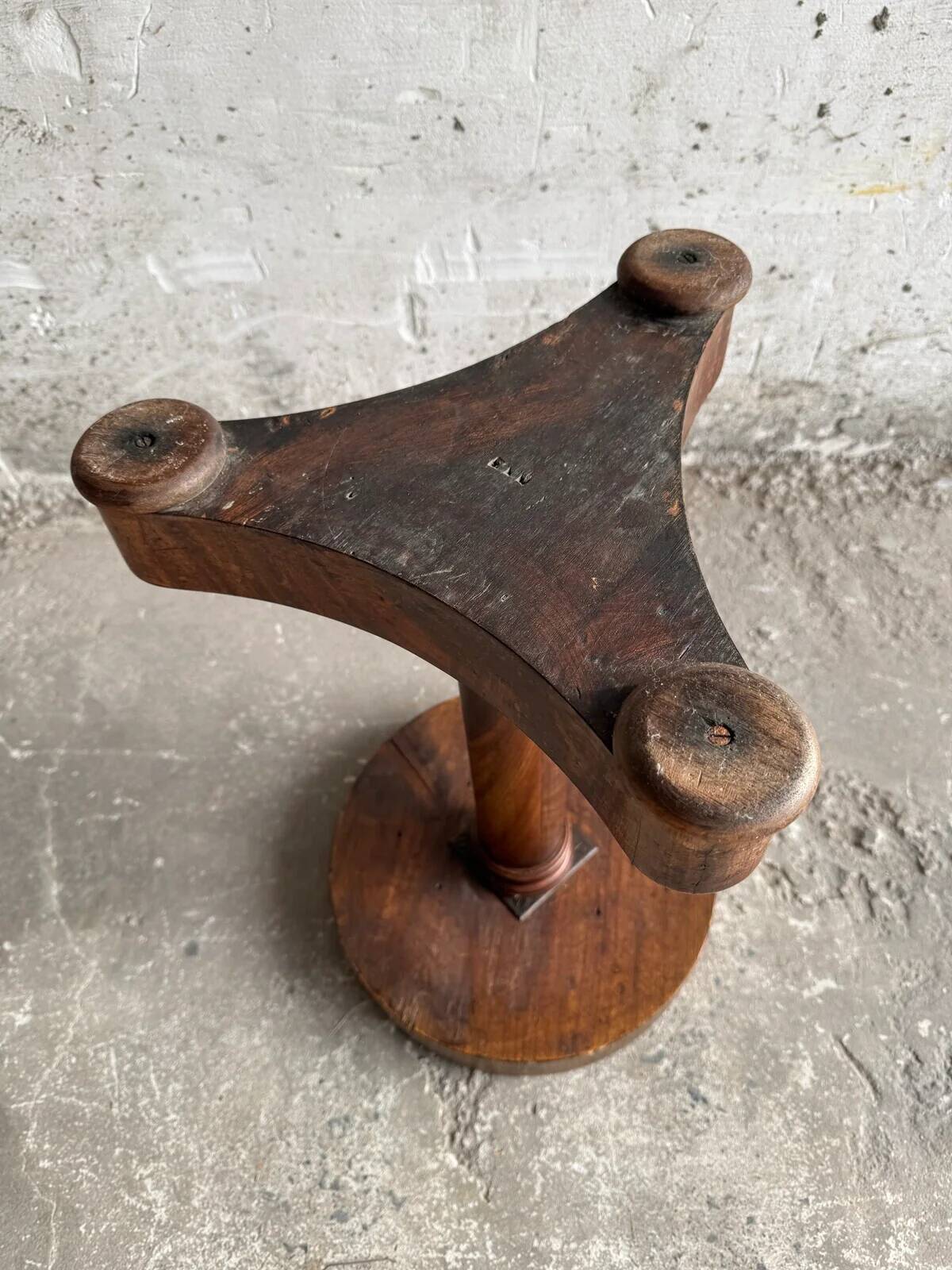 Table d’appoint vintage en bois – France, vers 1950