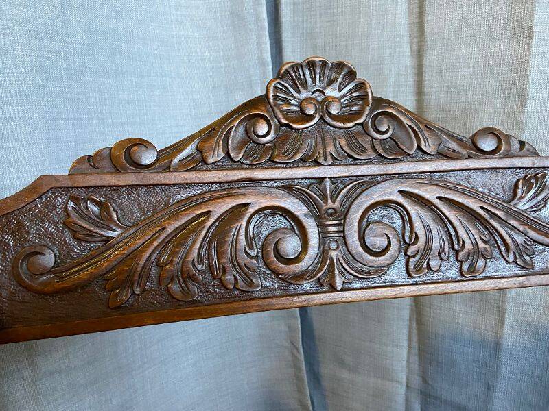 Siège, fauteuil Dagobert curule en noyer sculpté style Renaissance