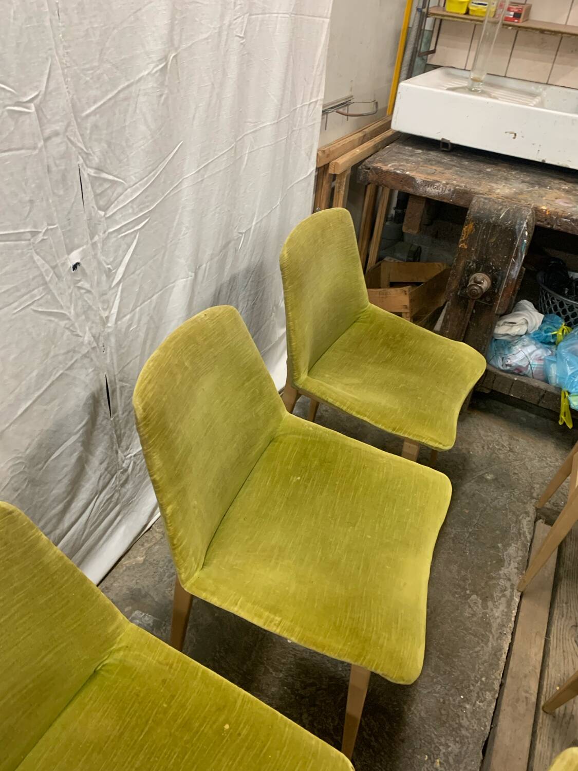 6 chaises scandinaves en velours vert, circa 1960