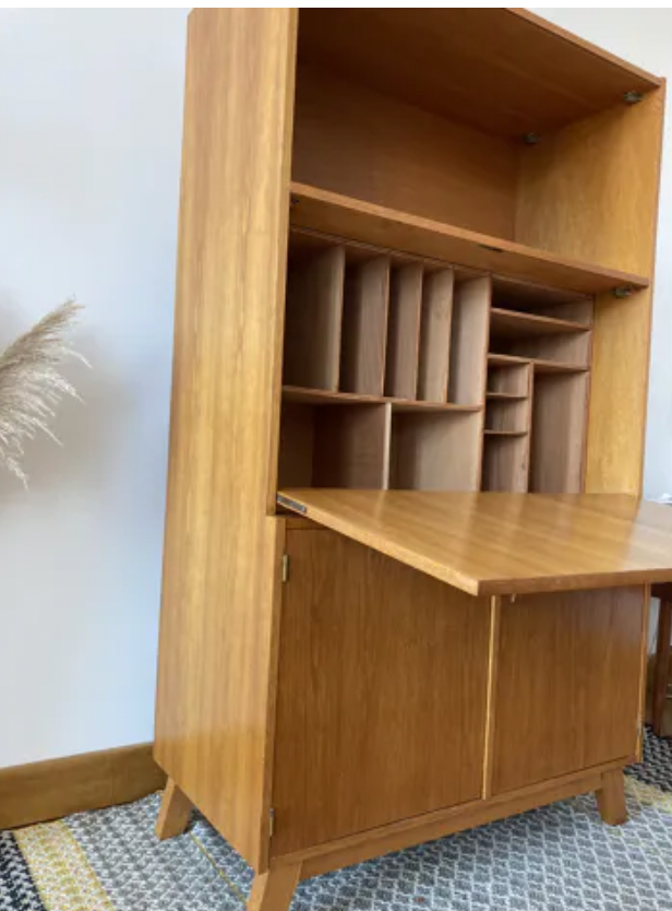 Secretary compass feet