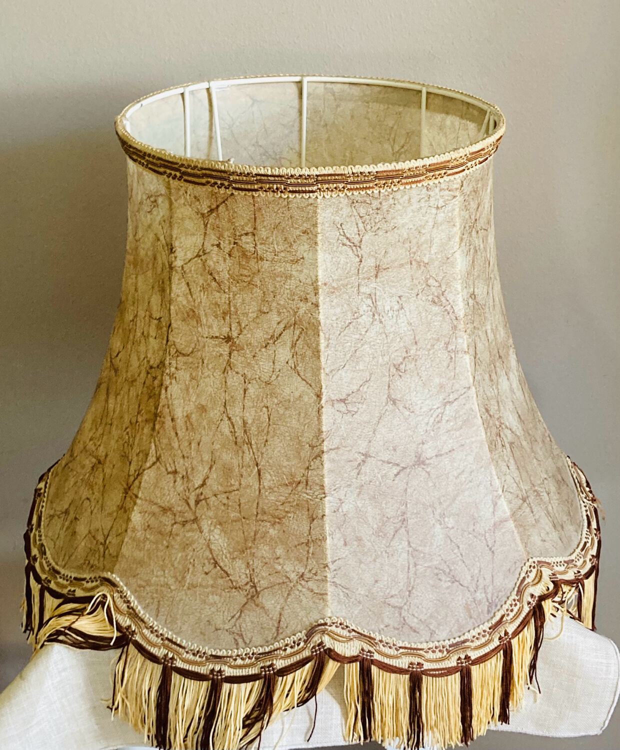 Empire / Directoire living room lamp in gilded bronze, mid-20th century