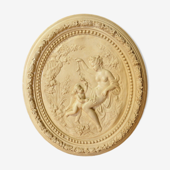 Oval medallion in varnished plaster