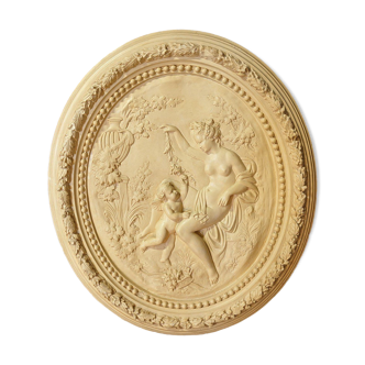 Oval medallion in varnished plaster