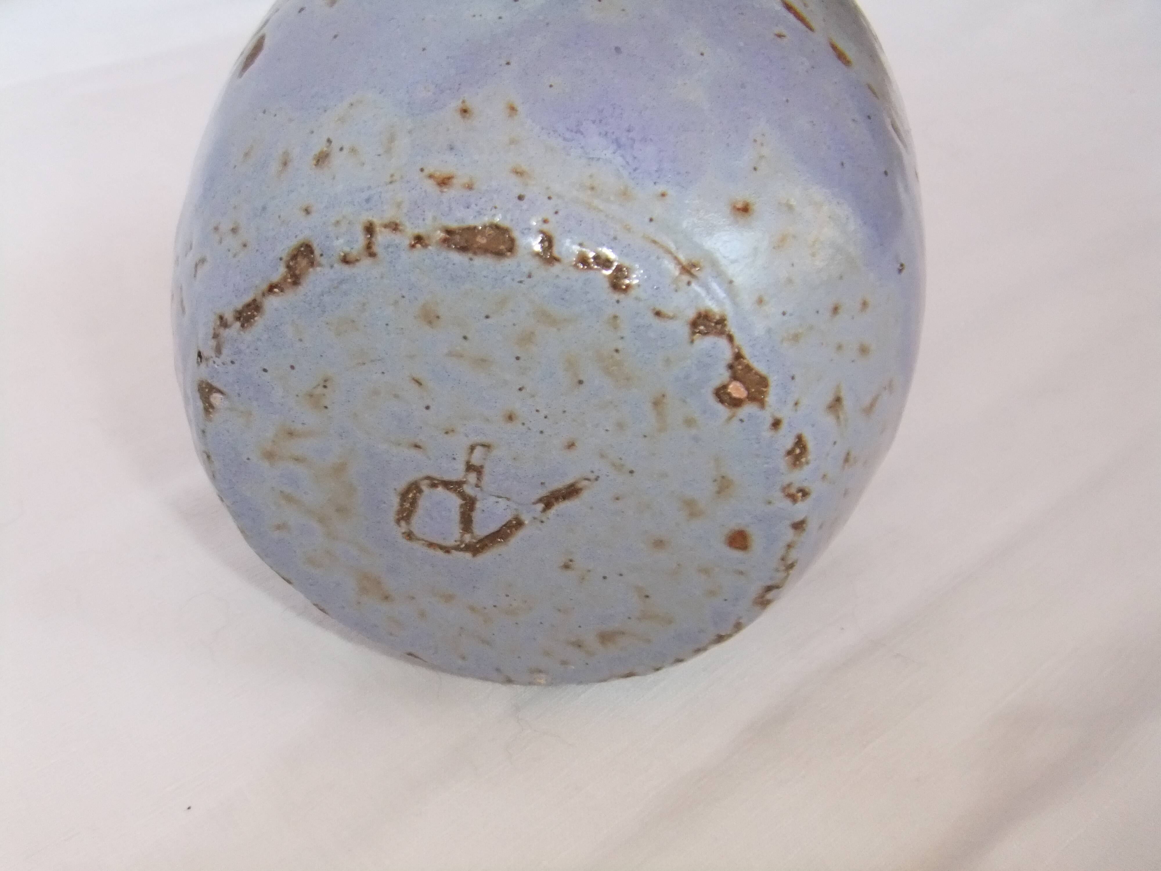 Vase boule céramique signée bleu Accolay ou autre 16 cm