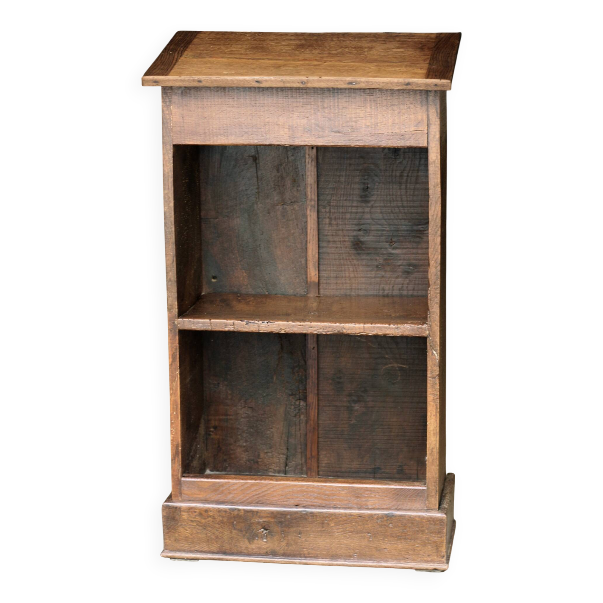 Petite bibliothèque (bibus) de monastère. En partie 18eme