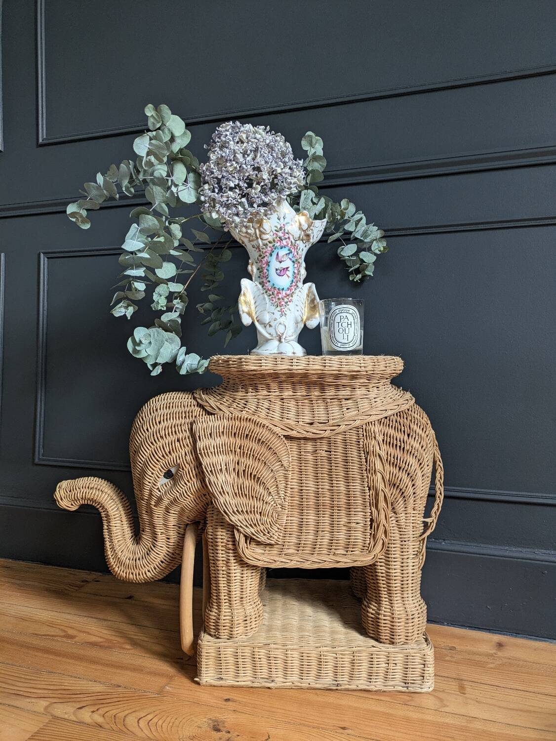 Willow elephant table