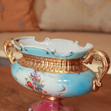 Empty-pocketed vase