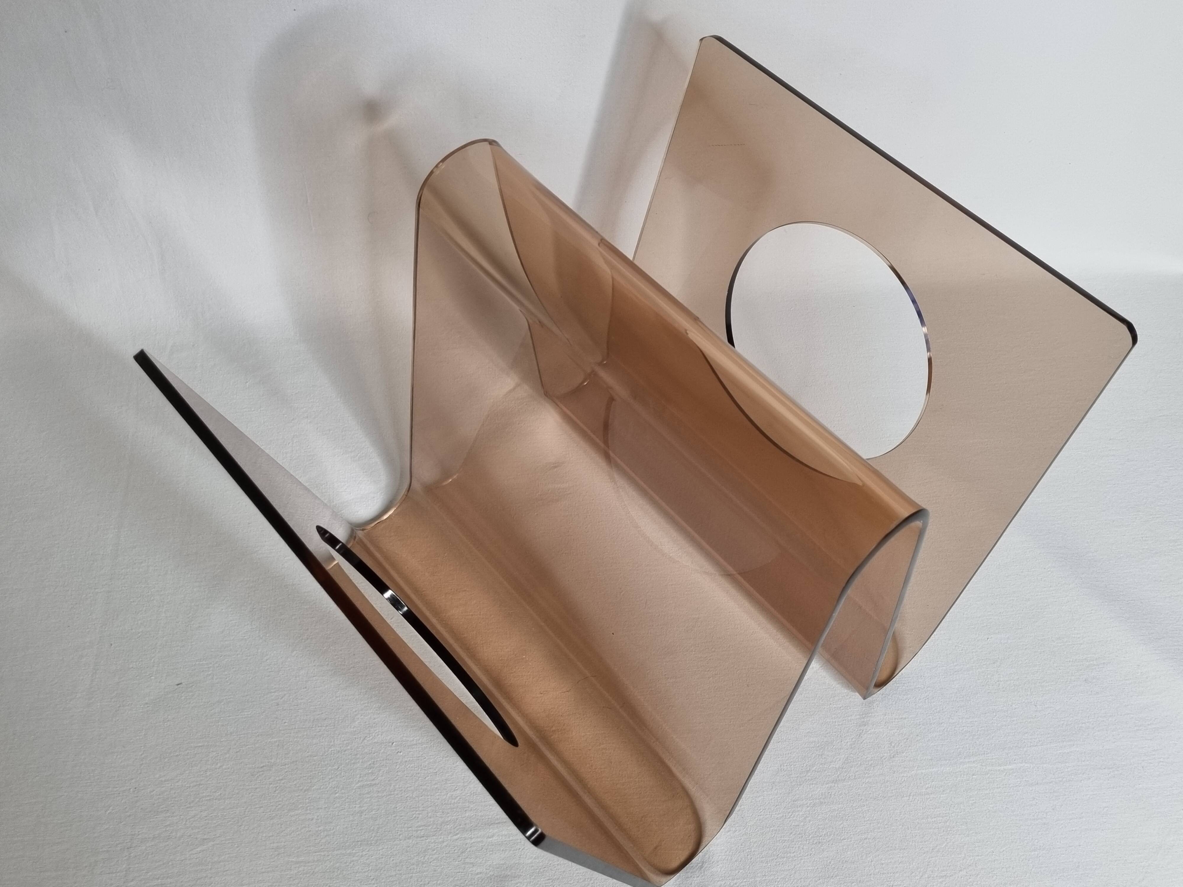 Magazine rack by Michel Dumas for Roche Bobois, smoked plexiglass, 1970s.