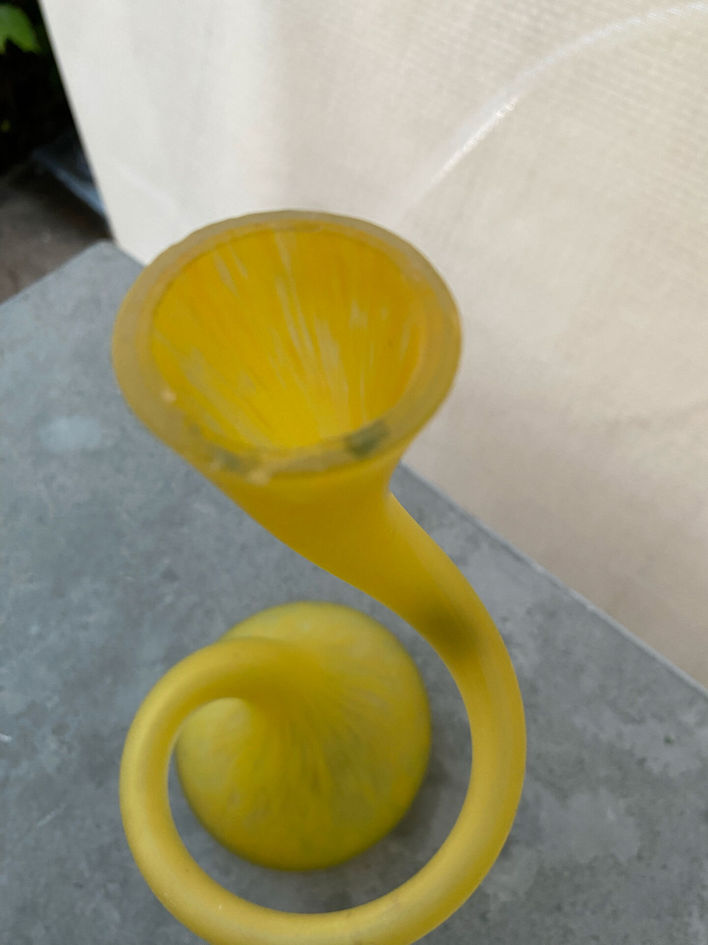 Vase Soliflore col de cygne Vintage – Verre Satiné Jaune