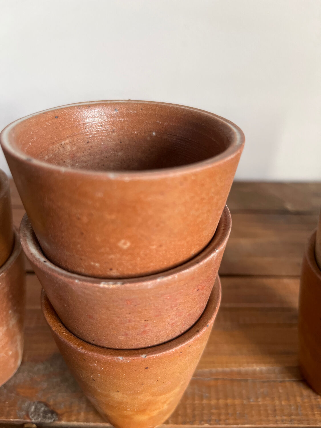 13 tasses à café en grès