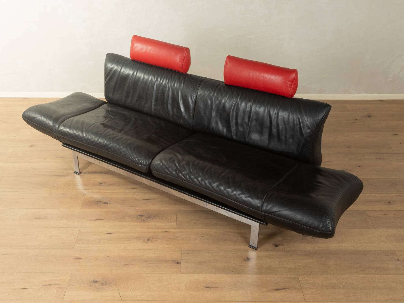 de Sede | Reto Frigg DS 140 sofa, 1980s, black leather & chrome, adjustable headrests