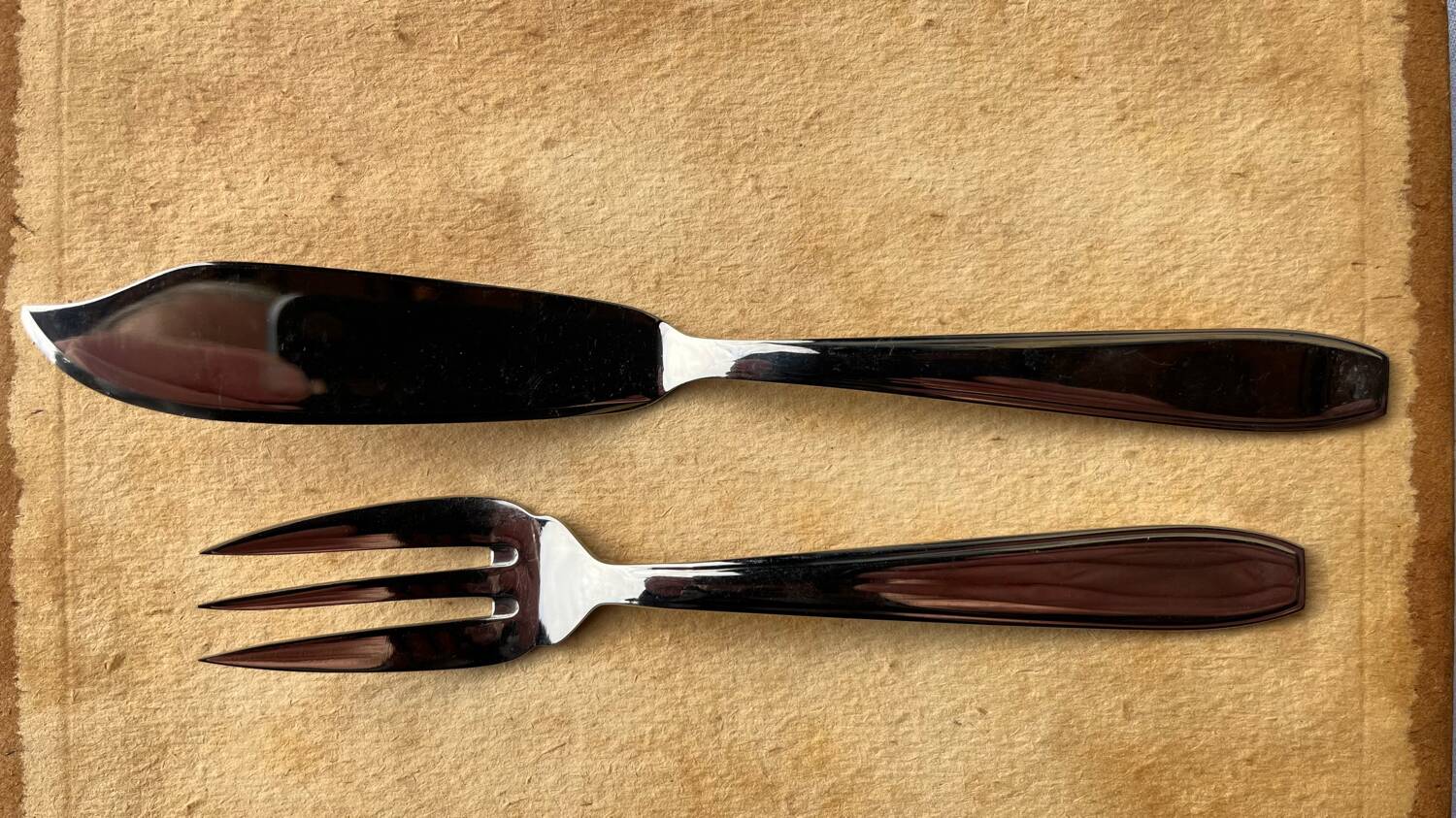 Goldsmith's box of 19 fish cutlery
