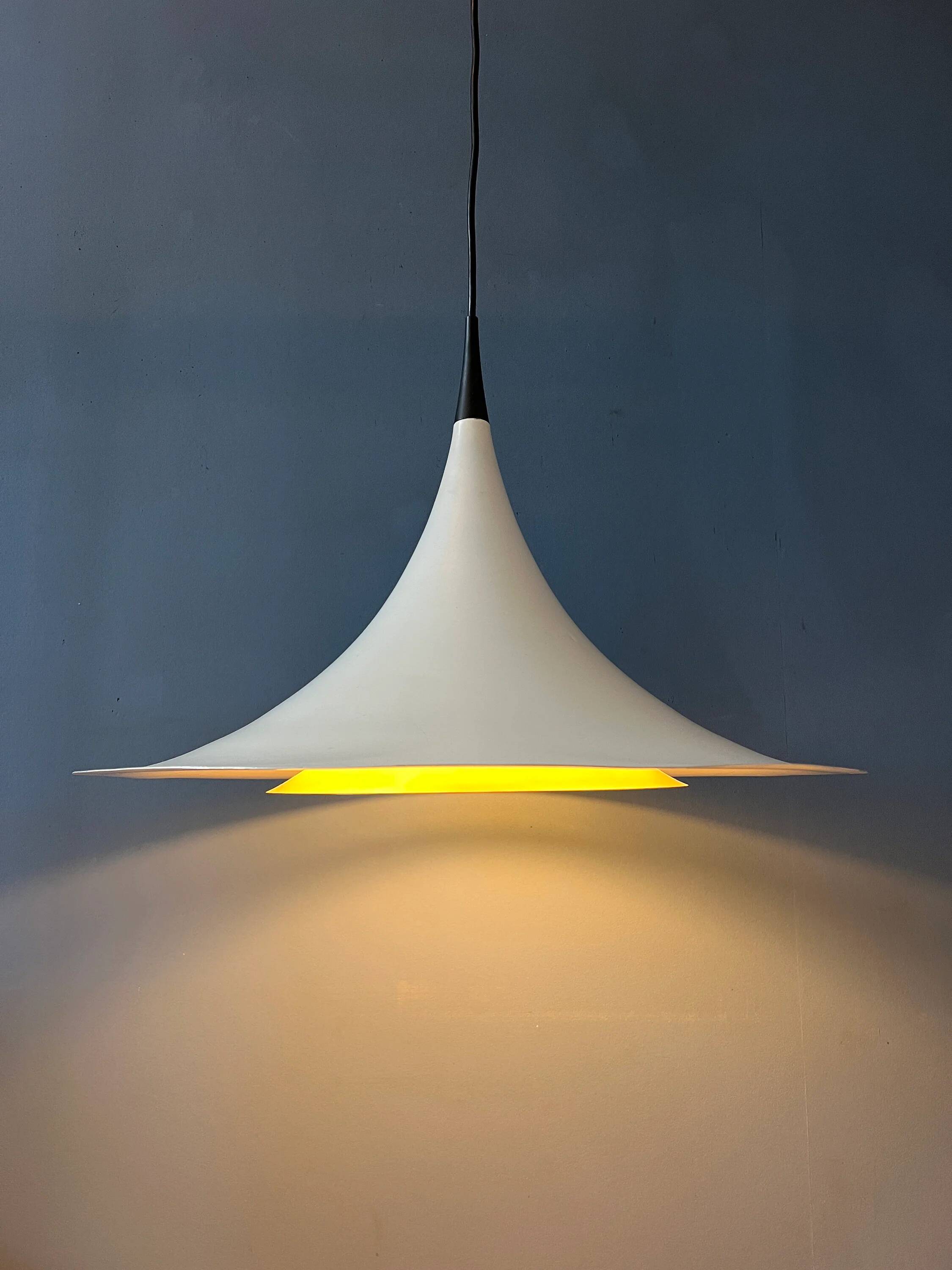 Suspension "witch's hat" white Danish Space Age Mid-Century