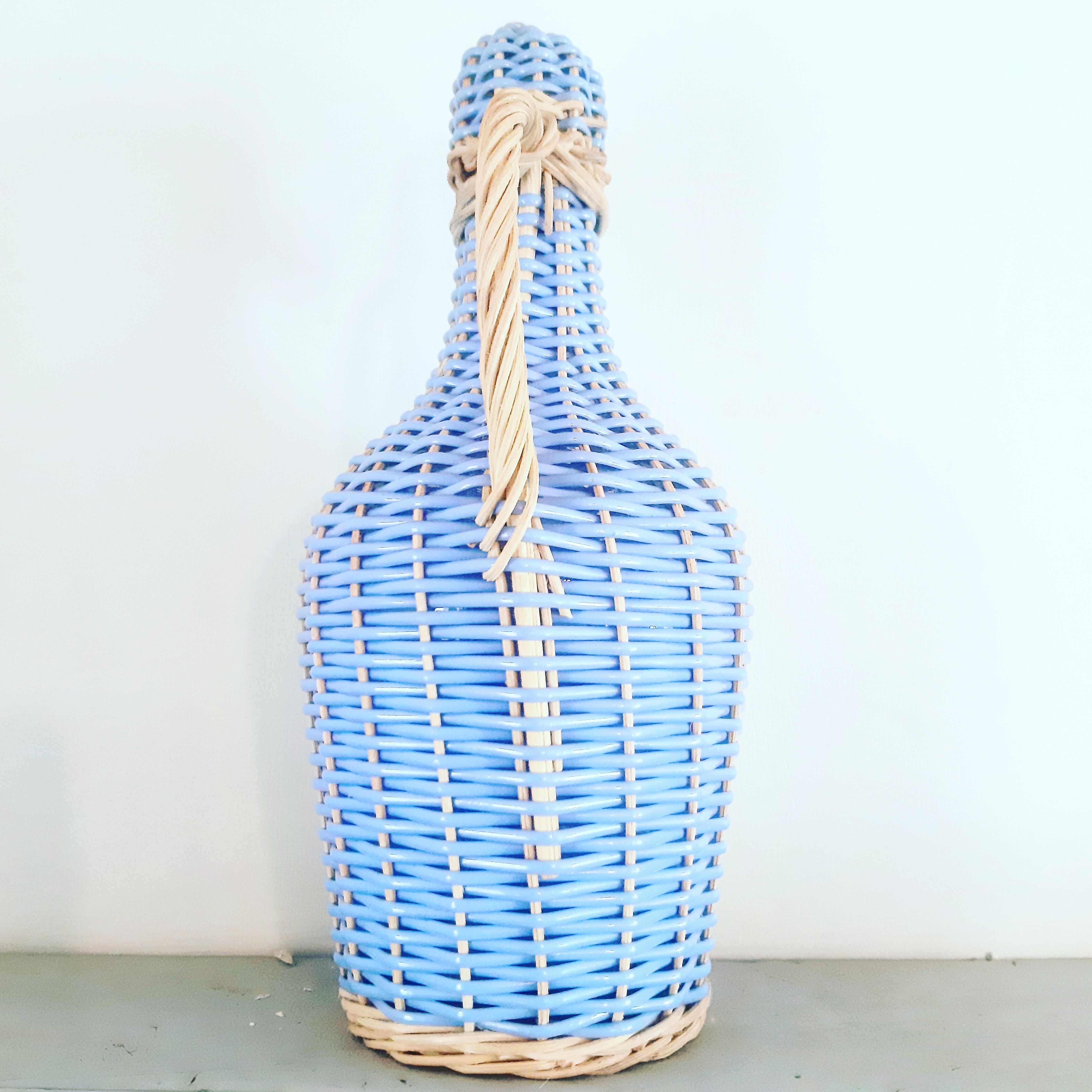 Bottle of wicker and scoubidou yarn from the 60s