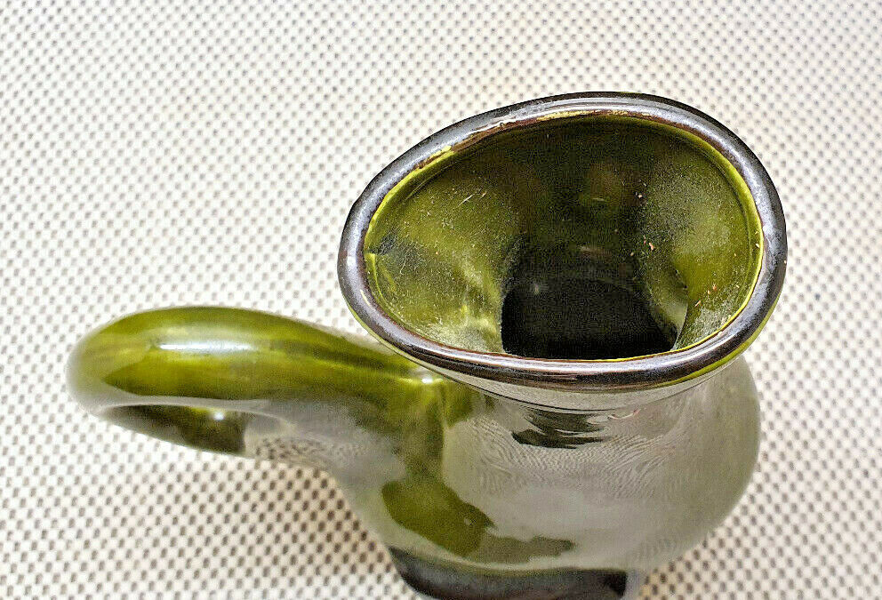 Pitcher in barbotine