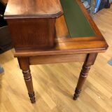 Louis Philippe office with financial