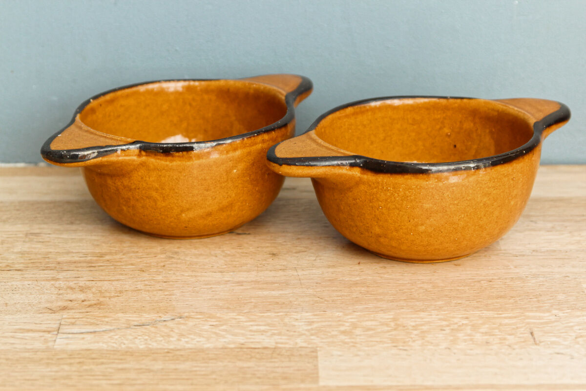 Pair of eared bowls in sandstones